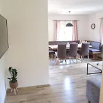 Ochsenhorn In 100 M² / 4-8 P. * 罗孚尔
